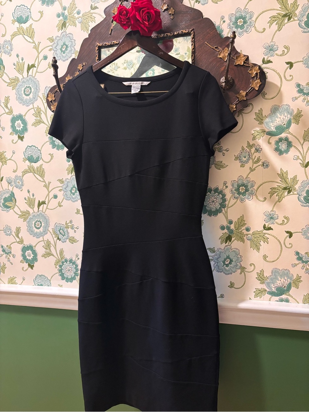 Diane von Furstenberg Black Bandage Sheath Dress Size 10 |  Quiet Luxury